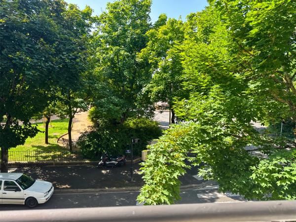VICHY – Quartier République – Appartement de caractère 80 m² avec garage et caves dans maison Art déco