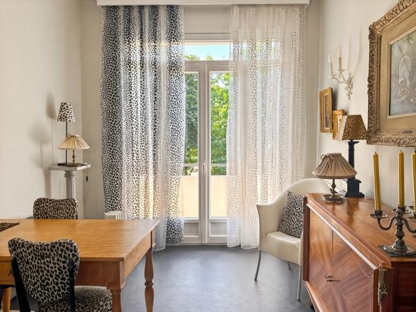 VICHY – Quartier République – Appartement de caractère 80 m² avec garage et caves dans maison Art déco