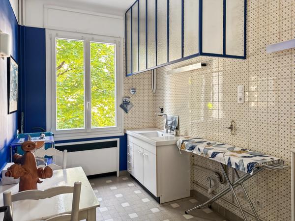 VICHY – Quartier République – Appartement de caractère 80 m² avec garage et caves dans maison Art déco