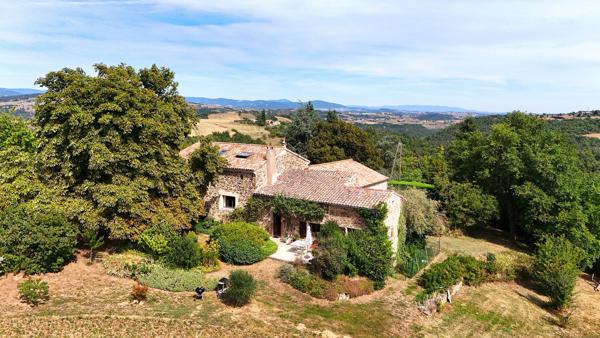 Corps de ferme rénové avec gîte indépendant, piscine et plus d'un hectare de terrain à PLATS