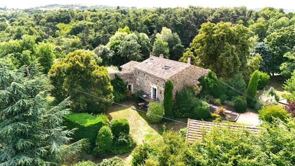 Corps de ferme rénové avec gîte indépendant, piscine et plus d'un hectare de terrain à PLATS