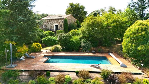 Corps de ferme rénové avec gîte indépendant, piscine et plus d'un hectare de terrain à PLATS