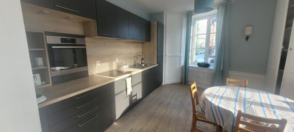 - TYPE 2 DE STANDING - APPARTEMENT MEUBLÉ de 58 M² A LOUER - VANNES HYPER CENTRE -