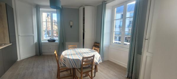 - TYPE 2 DE STANDING - APPARTEMENT MEUBLÉ de 58 M² A LOUER - VANNES HYPER CENTRE -