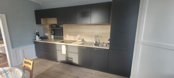 - TYPE 2 DE STANDING - APPARTEMENT MEUBLÉ de 58 M² A LOUER - VANNES HYPER CENTRE -