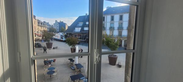 - TYPE 2 DE STANDING - APPARTEMENT MEUBLÉ de 58 M² A LOUER - VANNES HYPER CENTRE -