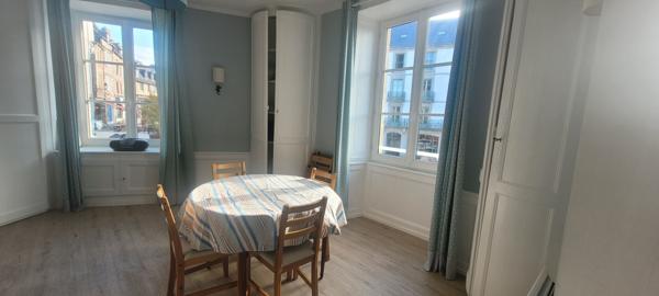 - TYPE 2 DE STANDING - APPARTEMENT MEUBLÉ de 58 M² A LOUER - VANNES HYPER CENTRE -