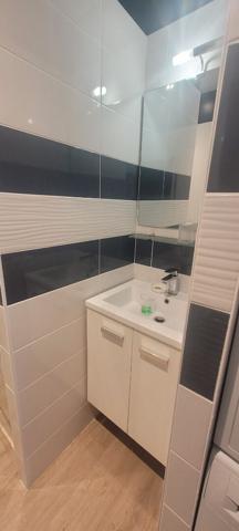 - TYPE 2 DE STANDING - APPARTEMENT MEUBLÉ de 58 M² A LOUER - VANNES HYPER CENTRE -