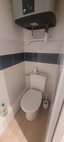 - TYPE 2 DE STANDING - APPARTEMENT MEUBLÉ de 58 M² A LOUER - VANNES HYPER CENTRE -