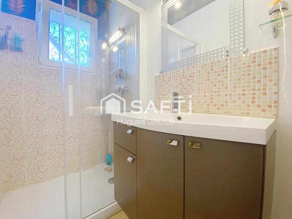 Proche toutes commodités maison avec 4 chambres, véranda et sous-sol