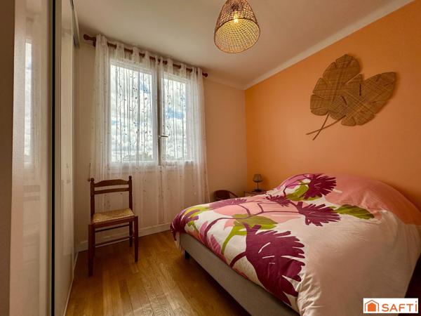 Maison sur sous sol semi enterré avec accès de plain pied