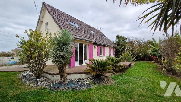 Maison d'habitation comprenant :