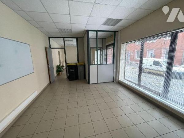 A VENDRE immeuble de rapport ST POL SUR TERNOISE au Centre ville.
- RDC  local commerciale : 4...