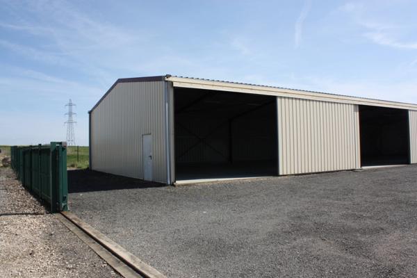 Bâtiment Industriel à vendre proche de TOURNUS (71) surface 447m2 (libre) eau et EDF sur place-1508m2 de terrain clos à 200 000 €