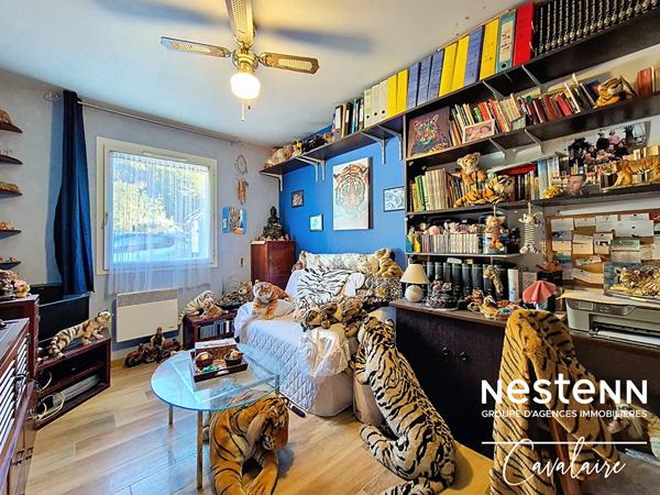 Maison d'environ 120 m² de plain-pied avec vue mer sur un terrain piscinable dans un quartier prisé de Cavalaire