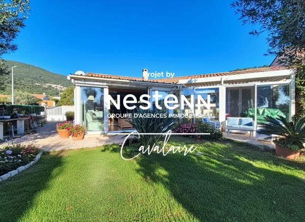 Maison d'environ 120 m² de plain-pied avec vue mer sur un terrain piscinable dans un quartier prisé de Cavalaire