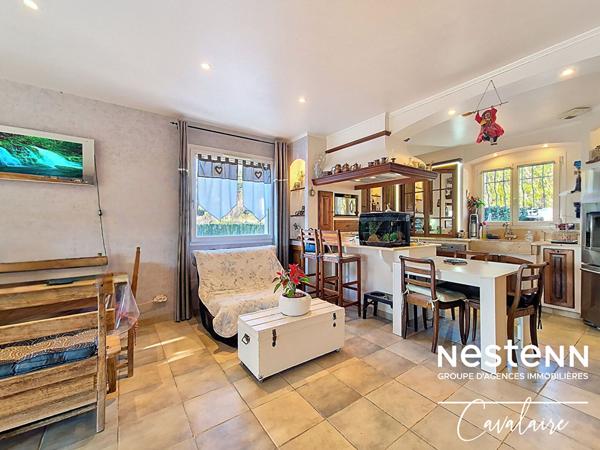 Maison d'environ 120 m² de plain-pied avec vue mer sur un terrain piscinable dans un quartier prisé de Cavalaire