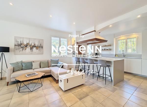Maison d'environ 120 m² de plain-pied avec vue mer sur un terrain piscinable dans un quartier prisé de Cavalaire