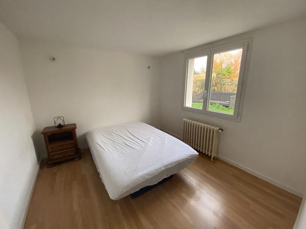 Maison Echillais 190m2  5 chambres, garage, jardin.