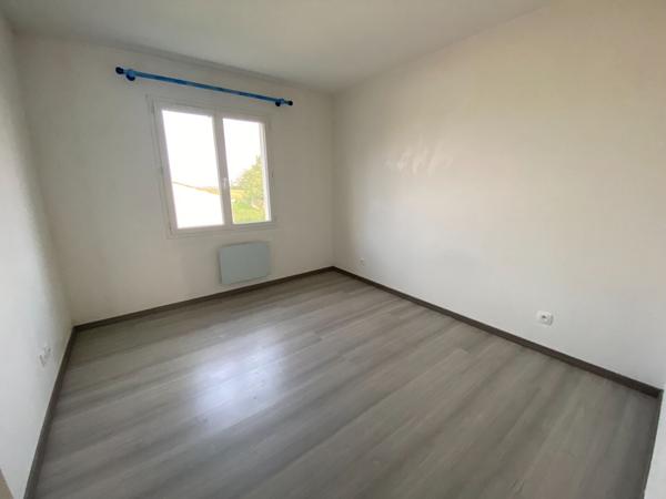 Maison Echillais 190m2  5 chambres, garage, jardin.