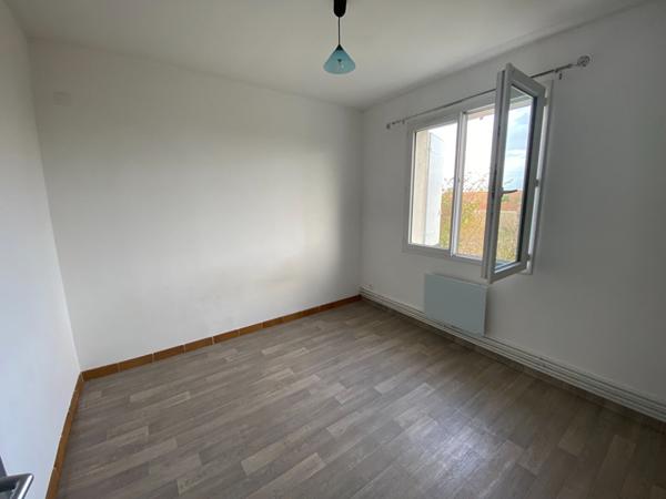 Maison Echillais 190m2  5 chambres, garage, jardin.