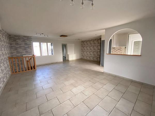 Maison Echillais 190m2  5 chambres, garage, jardin.