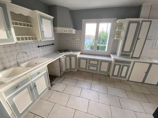 Maison Echillais 190m2  5 chambres, garage, jardin.