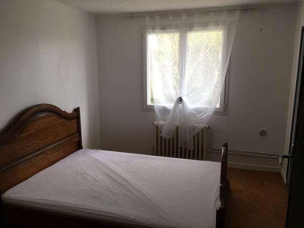 Maison Echillais 190m2  5 chambres, garage, jardin.