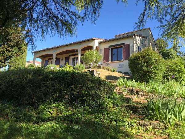 Maison Pouzauges 85700, 2 chambres  plus logement