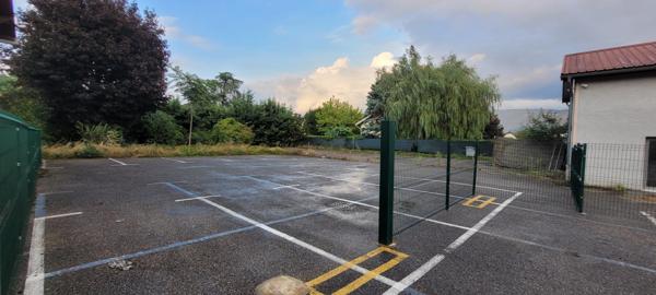 TULLINS, Terrain constructible de 1000m²