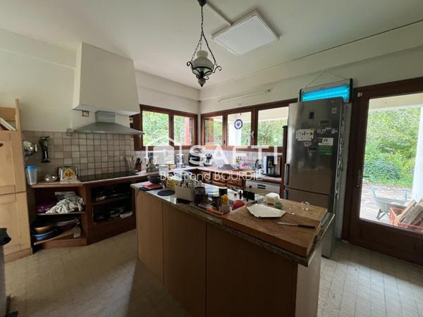 Coup de cœur, charmante maison des années 1950/60 avec toutes les commodités à pied.