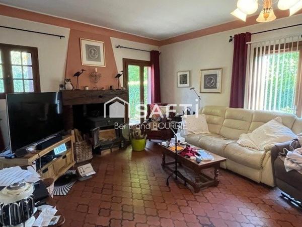 Coup de cœur, charmante maison des années 1950/60 avec toutes les commodités à pied.