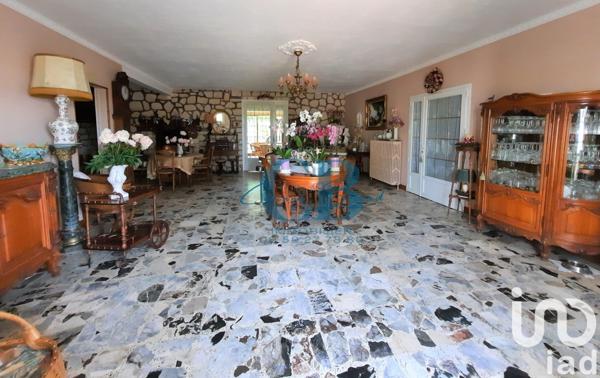 Maison 16 pièces de 584 m² à Grisy-les-Plâtres (95810)