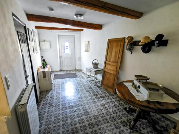 Vinon-sur-Verdon (83560) Maison 2 logements avec cour et terrasse