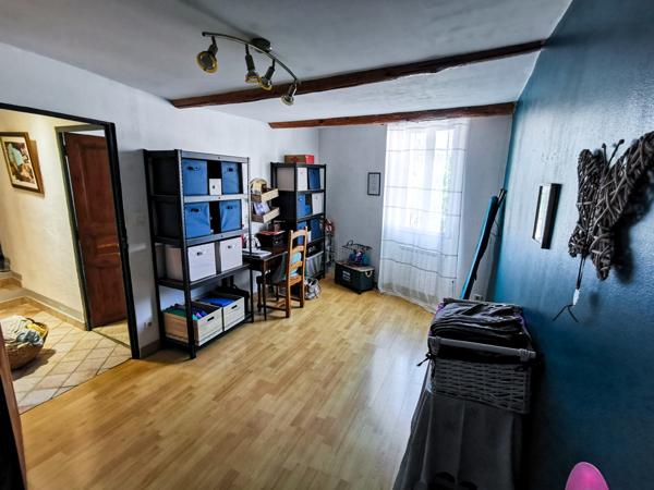 Vinon-sur-Verdon (83560) Maison 2 logements avec cour et terrasse