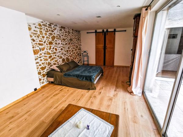 Vinon-sur-Verdon (83560) Maison 2 logements avec cour et terrasse