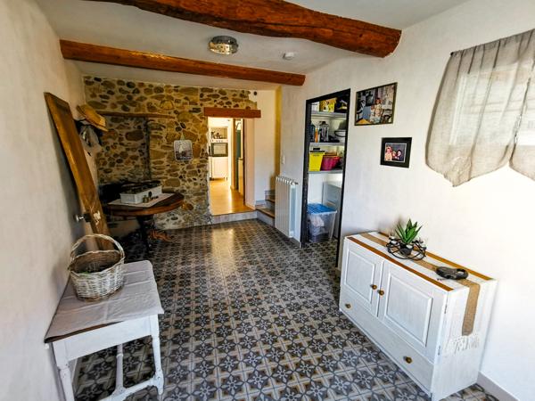 Vinon-sur-Verdon (83560) Maison 2 logements avec cour et terrasse