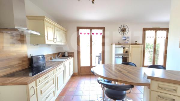 Maison rénovée avec goût à Courtillers – Luminosité, confort et aucun travaux à prévoir ! 