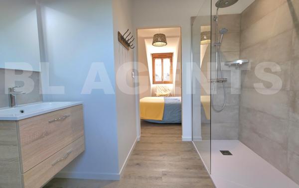 Maison rénovée avec goût à Courtillers – Luminosité, confort et aucun travaux à prévoir ! 