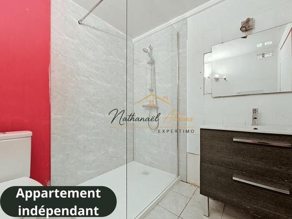 Maison avec logement indépendant, piscine, garage, écurie et terrain