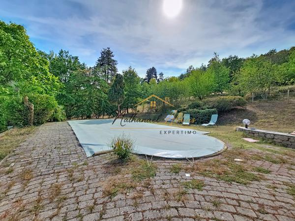 Maison avec logement indépendant, piscine, garage, écurie et terrain