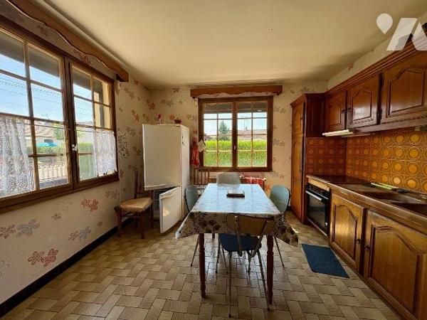 À Salbris, dans un quartier calme et agréable du Loir-et-Cher, proche des commodités et bordé d...