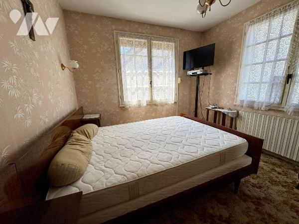 À Salbris, dans un quartier calme et agréable du Loir-et-Cher, proche des commodités et bordé d...