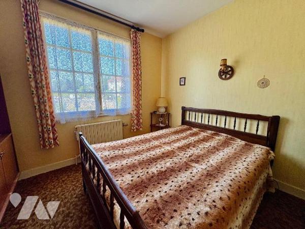 À Salbris, dans un quartier calme et agréable du Loir-et-Cher, proche des commodités et bordé d...