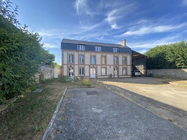 Maison renovée de 253 m2 env dans un village proche de Verneuil/Avre