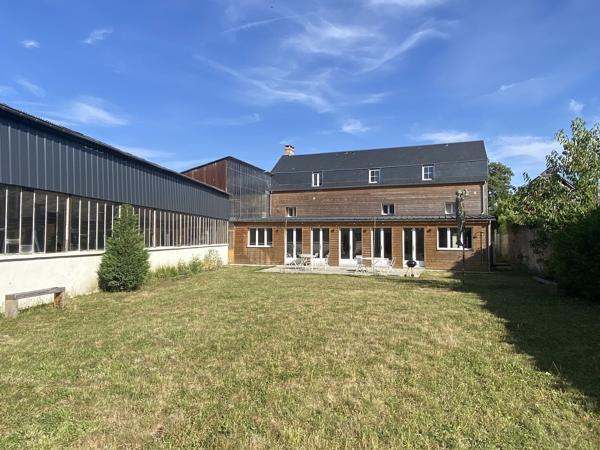 Maison renovée de 253 m2 env dans un village proche de Verneuil/Avre