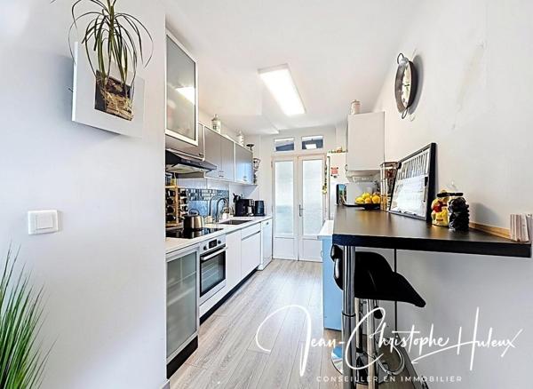30900 NIMES Bel appartement P3 Lumineux avec sa place de parking