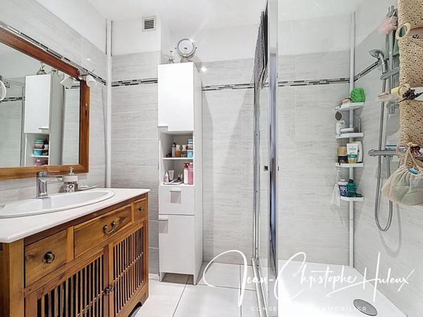 30900 NIMES Bel appartement P3 Lumineux avec sa place de parking