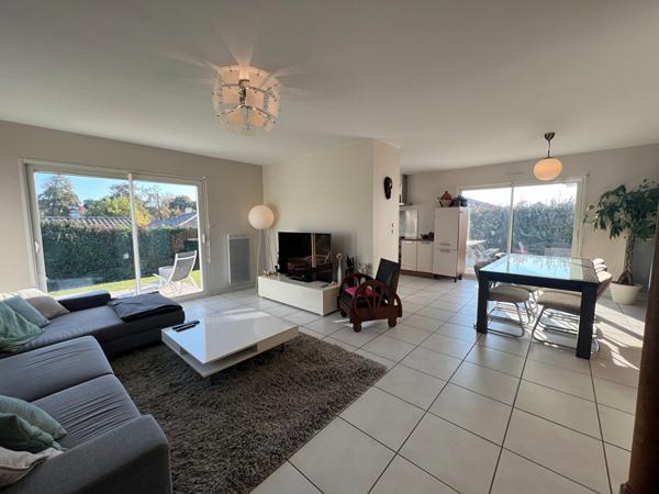 A vendre maison contemporaine plain-pied Saint Pierre Du Mont 4 chambres garage terrasses