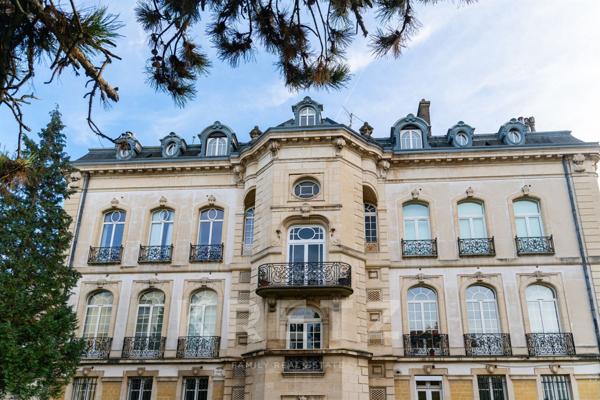 Appartement haussmannien de 352 m2 avec piscine - Bourgogne